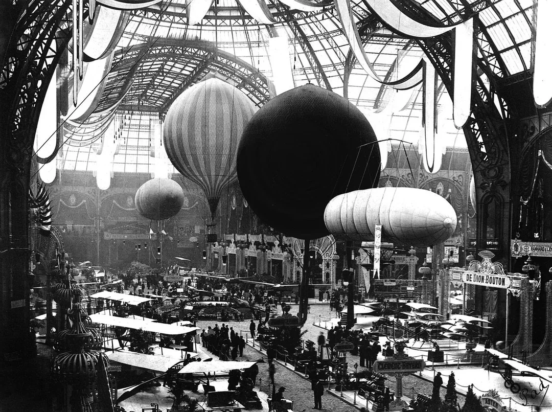Salon professionnel ou exposition industrielle du début du XXe siècle