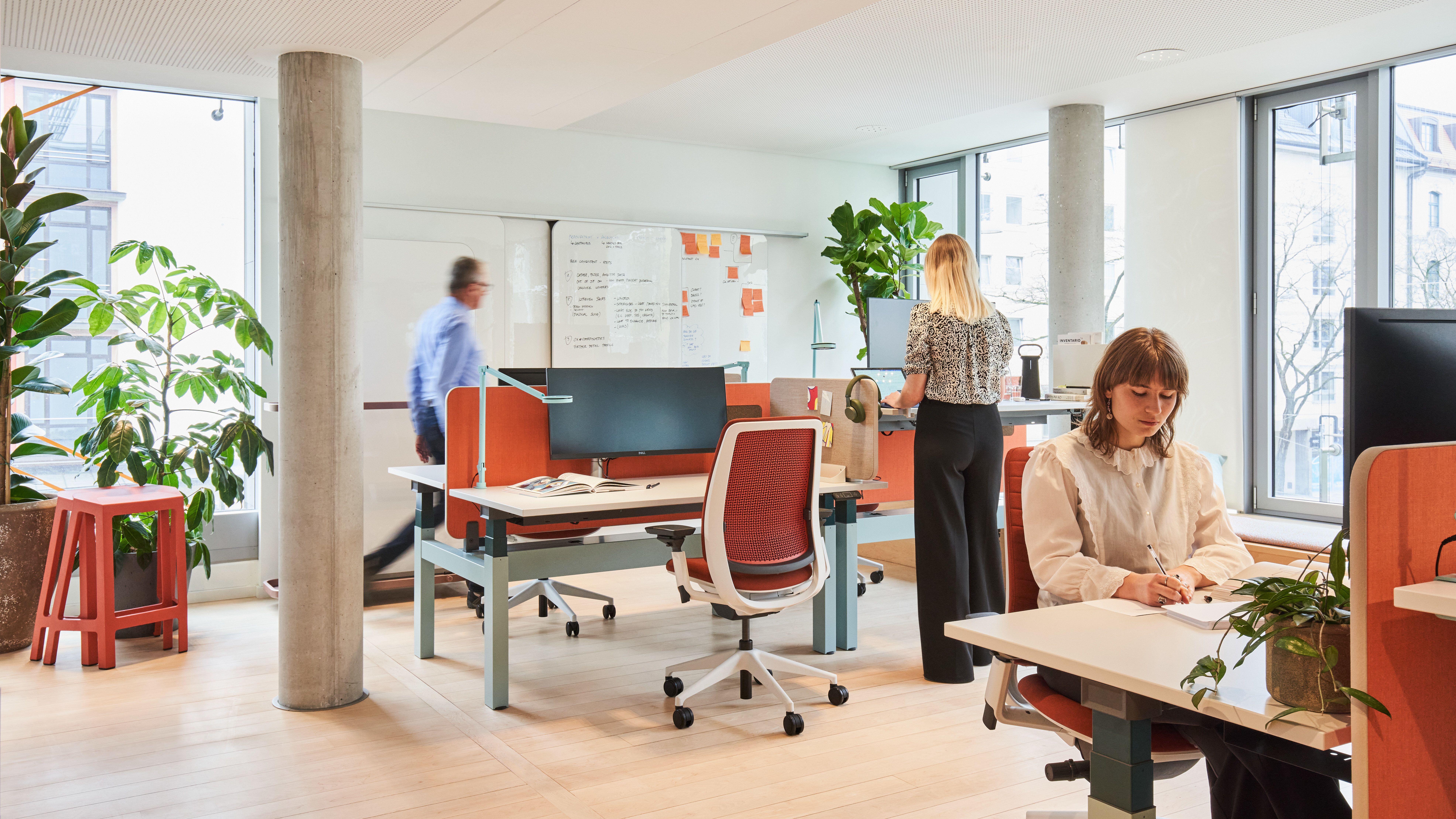 Le Linc compte moins de postes que de collaborateurs, mais propose des espaces de désengorgement. - © Steelcase