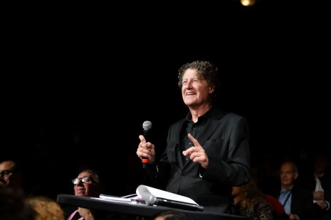 Marc Dumas en maître de cérémonie - ©&amp;#160;Carole Desheulles