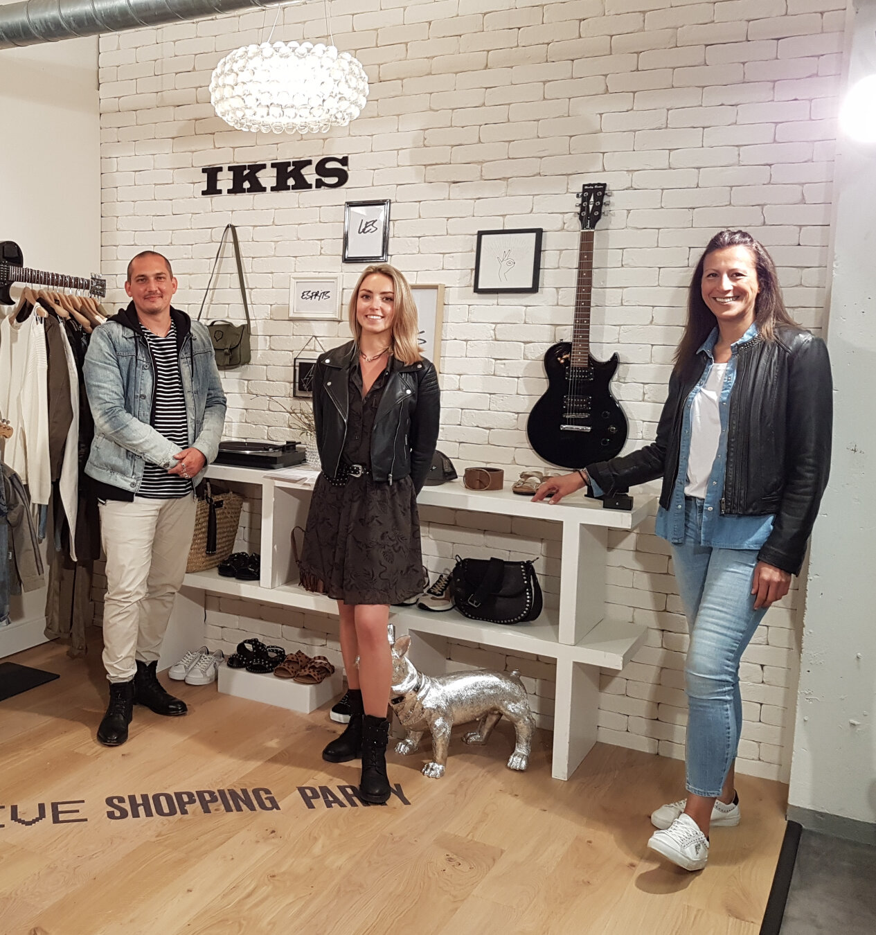 L’équipe live shopping : Guillom Martin, Julia Houssart, et Nadia Jaabiri. - © CC / Républik Retail