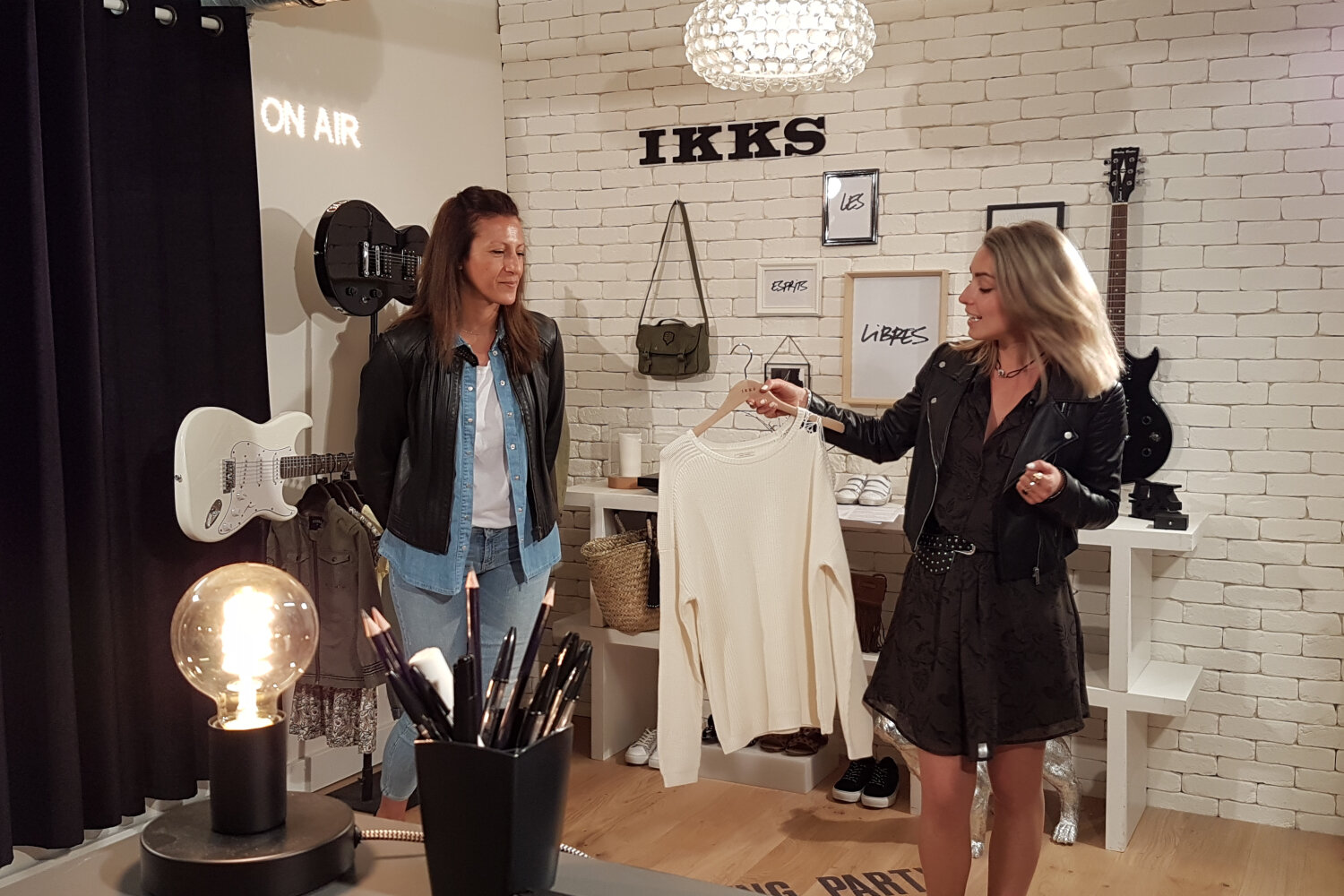 Nadia gère l’animation tandis que Julia apporte la caution technique. - © CC / Républik Retail