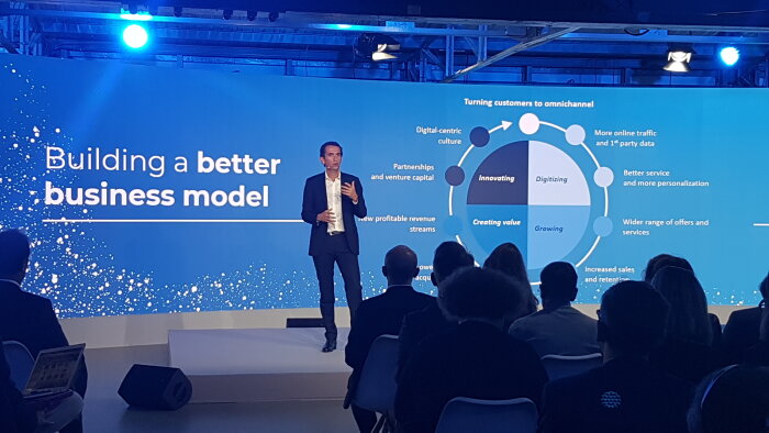 Alexandre Bompard, p-dg de Carrefour, a dévoilé la stratégie autour du digital  le 9 novembre. - © Républik Retail