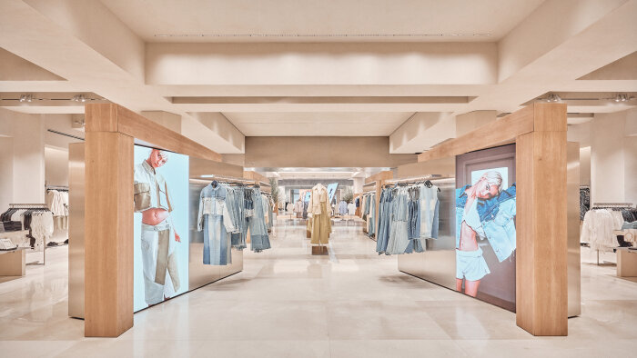 Ouvert en avril, le flagship des Champs-Elysées est le plus innovant et connecté en France. - © domo fotografia s.l