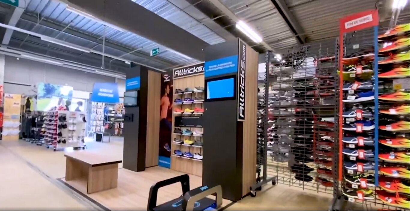 Corner Alltricks dans un magasin Decathlon. - © D.R.