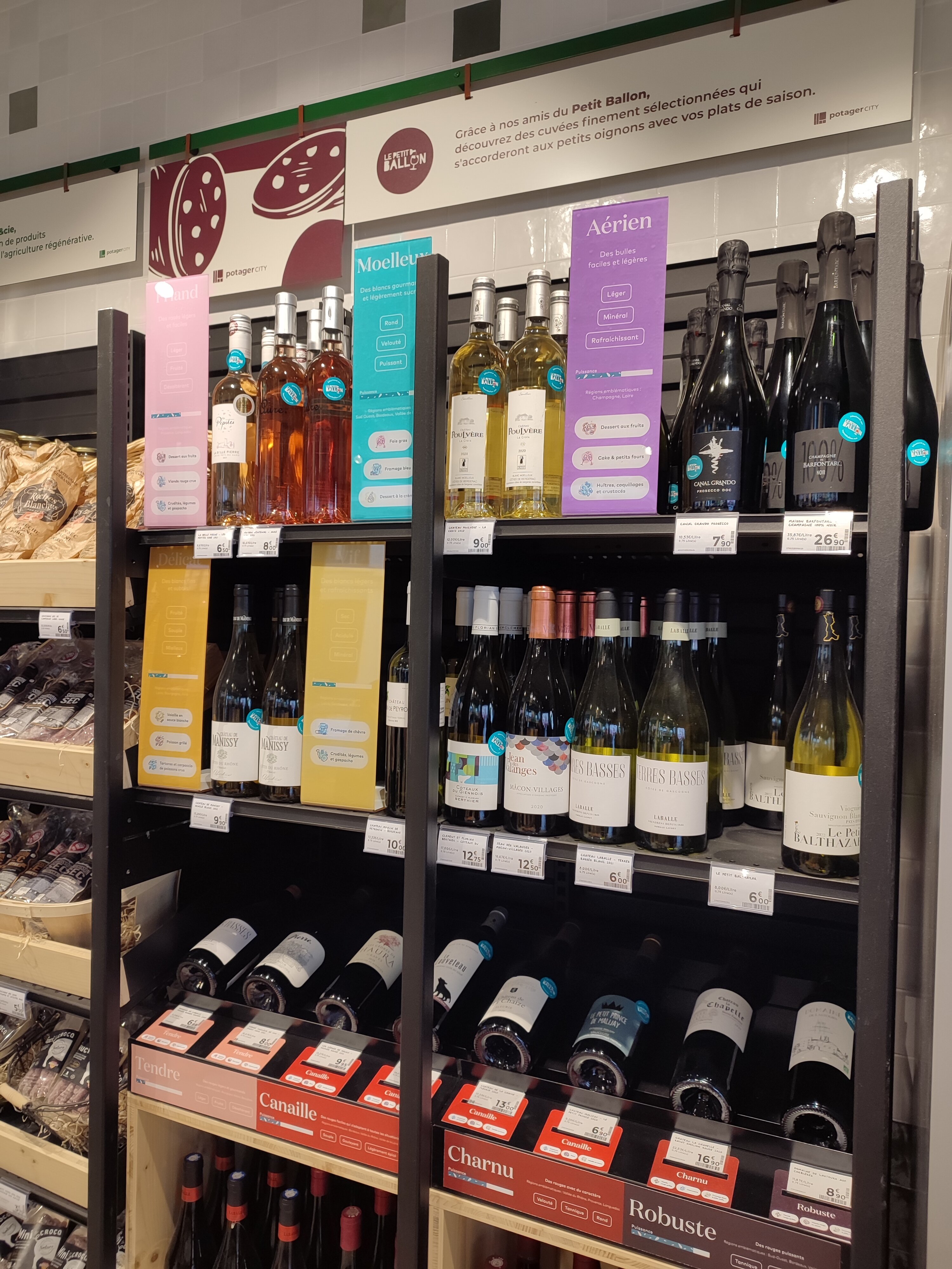 Un partenariat avec Le Petit Ballon a été noué pour proposer des vins. - © Républik Retail / CC