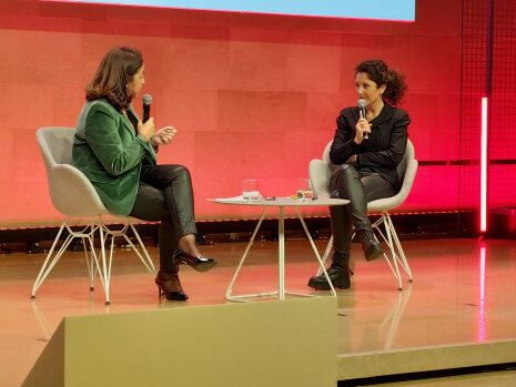 Maud Funaro, DG Transformation du Printemps, avec Majda Chaplain (animatrice). - ©&amp;#160;B.L.