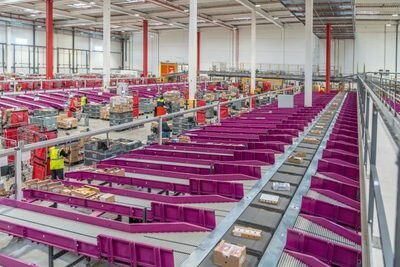 La zone dédiée aux produits frais abrite un système mécanisé sur plus de 10 000 m2. - © JulienTuyeras / ITM LAI