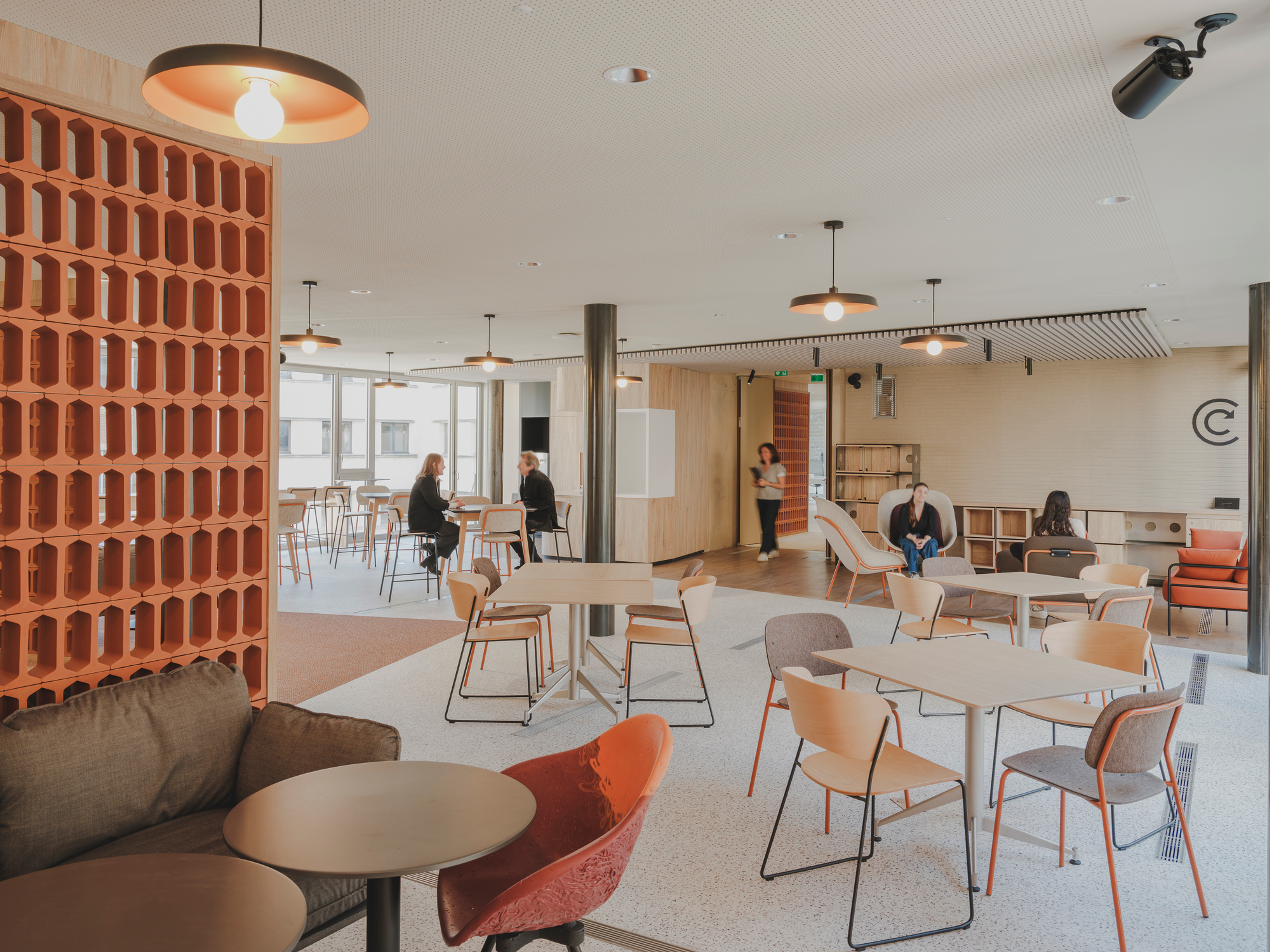 Colliers réinvente 5 200 m² pour Gecina dans City 2, mêlant design modulable, réemploi, lumière naturelle et rooftop ouvert dans le cadre du programme FEAT.