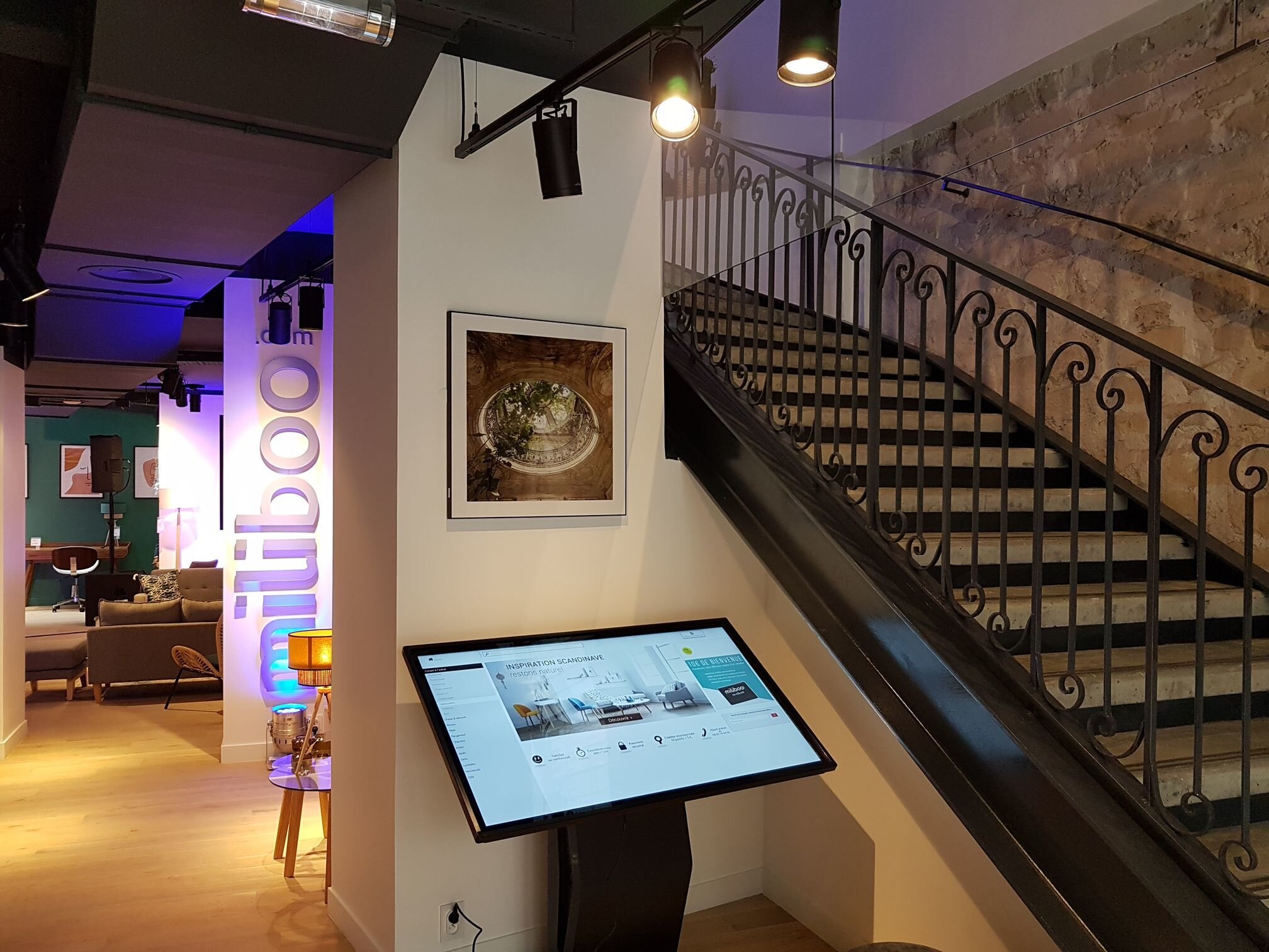 Les clients peuvent accéder à toute l’offre depuis des bornes. - © CC / Républik Retail