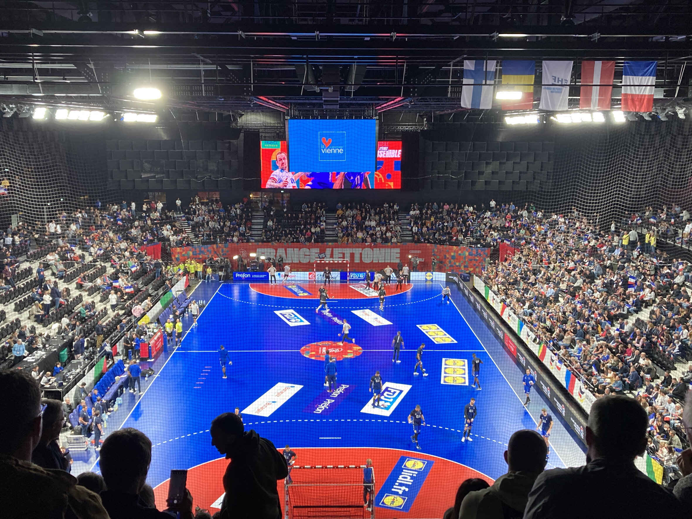 Arena Futuroscope, un lieu dédié à la musique, au spectacle et au sport. L’équipe de basketball du club de Poitiers Basket 86 y a joué son premier match à domicile contre l’équipe de Lyon en avril 2022 - © Département de la Vienne