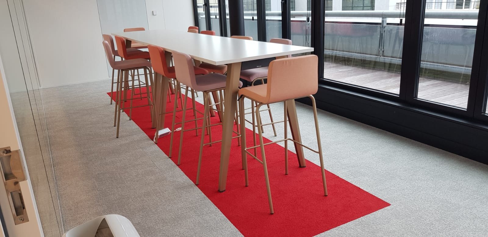 Visuellement, rien ne distingue le PariSanté Campus d’un projet en mobilier neuf classique. - © D.R.