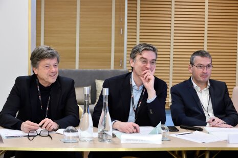 Des jurés à l&amp;#039;écoute des candidats - ©&amp;#160;Caroles Desheulles