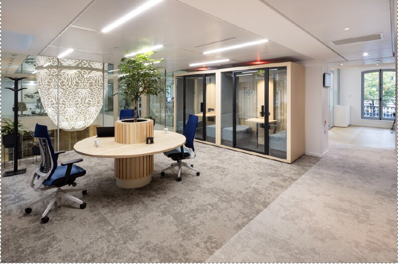Espace de travail équipé de revêtements durables conçus par Tarkett. - © Tarkett