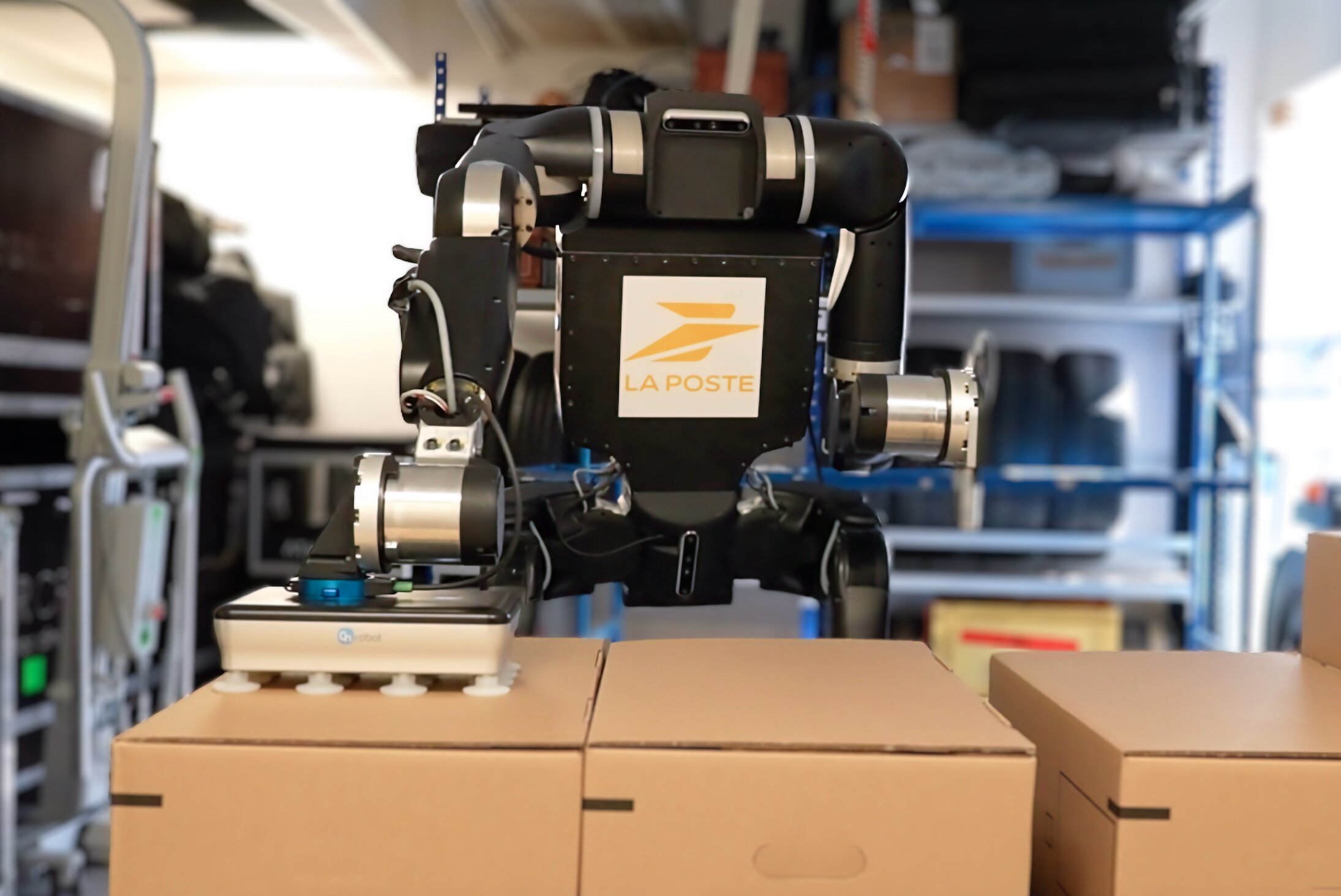 Robot humanoïde destiné à soulager les équipes dans la manutention de colis lourds. - © La Poste