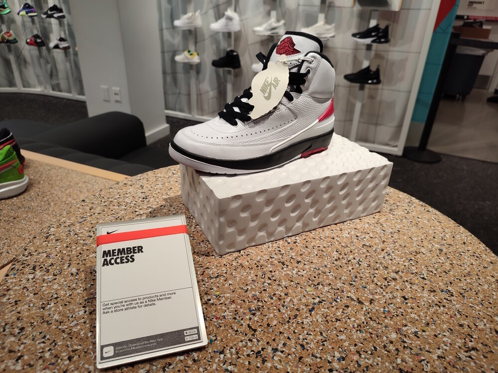 Nike réserve en magasin l’accès à certains produits aux membres de son programme de fidélité. - © Républik Retail / CC