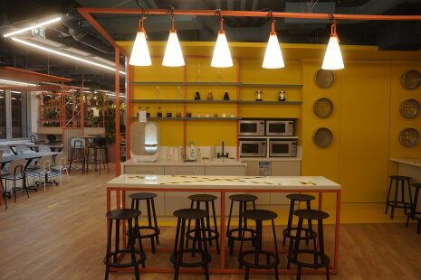 La tisanerie reprenant les codes du laboratoire de chantier - ©&amp;#160;Colas