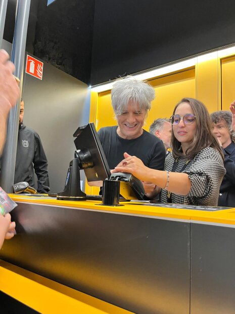 Nicola Sirkis hôte de caisse à la Fnac Lille ! - ©&amp;#160;Fnac