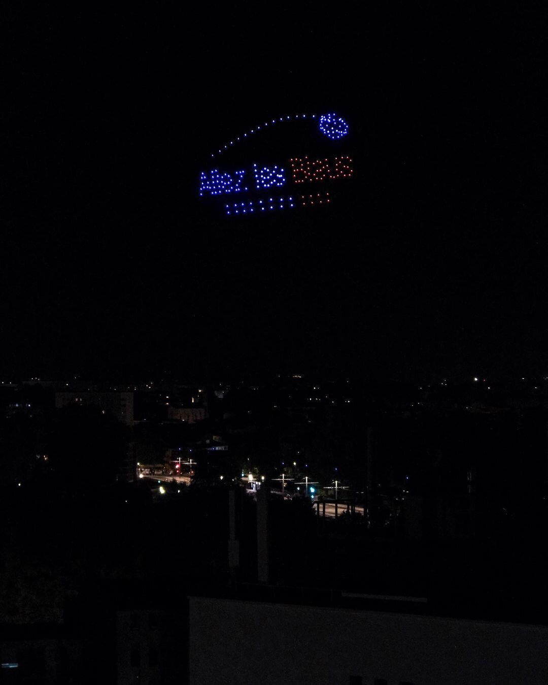 Spectacle de 200 drones dans le ciel de Toulouse pour le match d’ouverture de la Coupe du monde de rugby France 2023 - © Visitez Toulouse