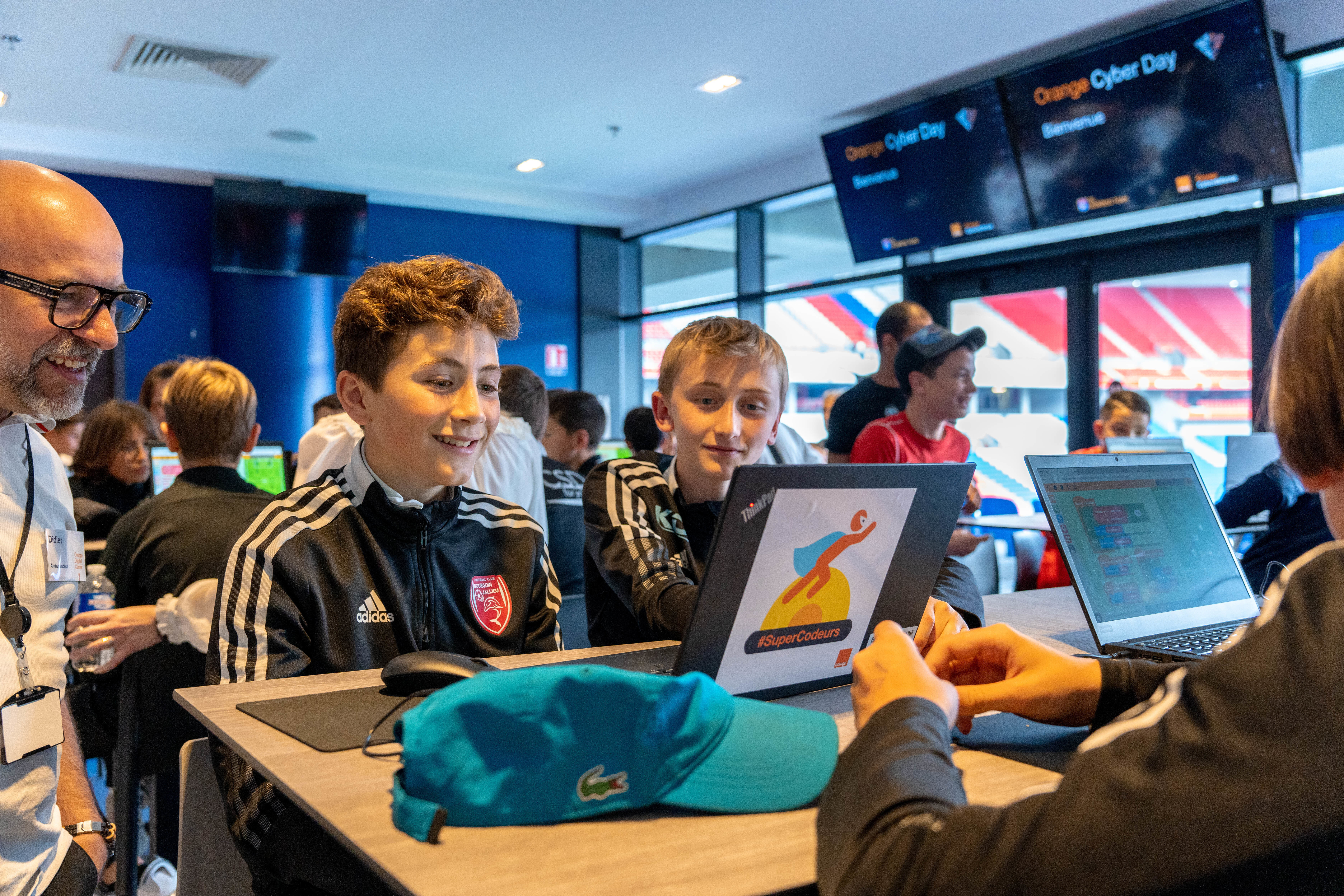 Atelier de codage pour les jeunes lors de la journée Orange Cyber Day à Lyon - © Orange