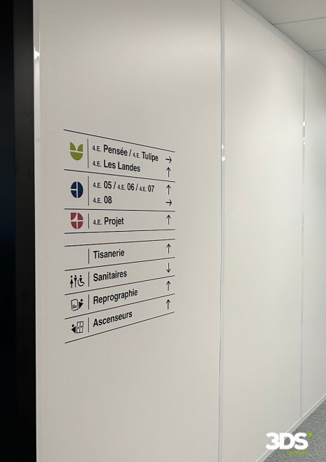 Signalétique d&amp;#039;orientation dans les bureaux du Groupe UP - ©&amp;#160;3DS Groupe