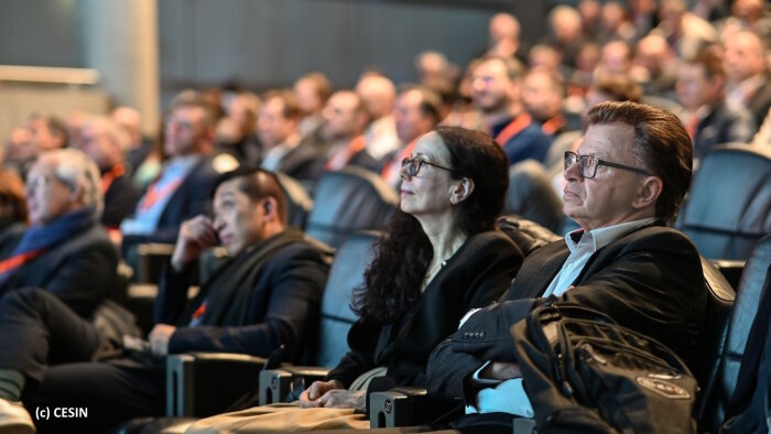 Au premier rang, Mylène Jarossay (présidente) et Alain Bouillé (délégué général du CESIN). - © CESIN