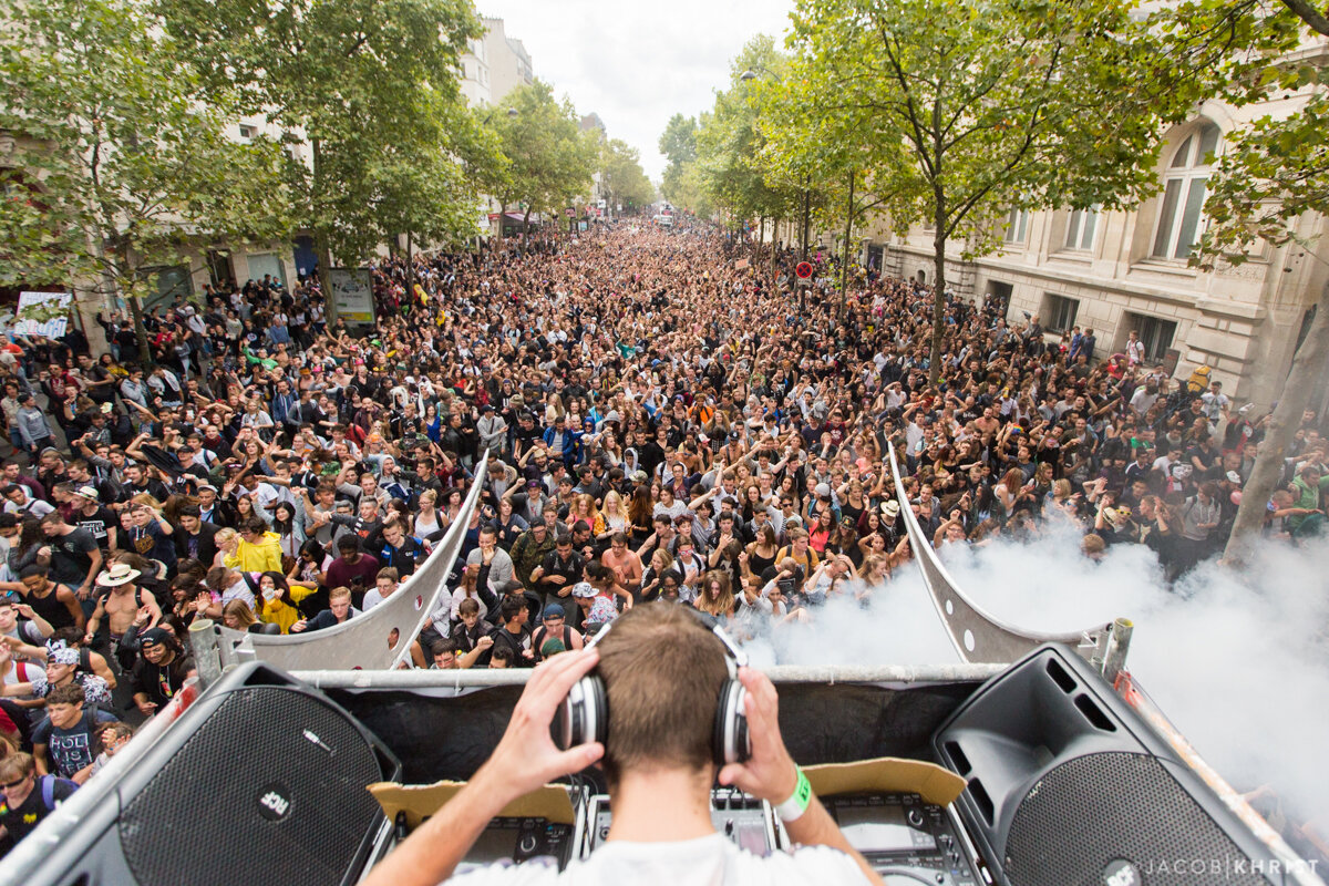 La Techno Parade, 25e édition cette anné, rencontre chaque année un large public (ici Techno Parade 2015) - © Jacob Khrist