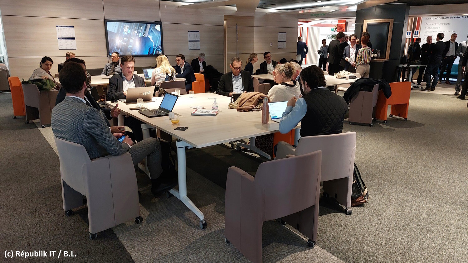 Les candidats en attente de pitcher devant le jury… - © Républik IT / B.L.