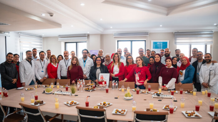 L’équipe supply chain du site Ezzarha de Sagemcom autour de Zakia.Essid. - © D.R.