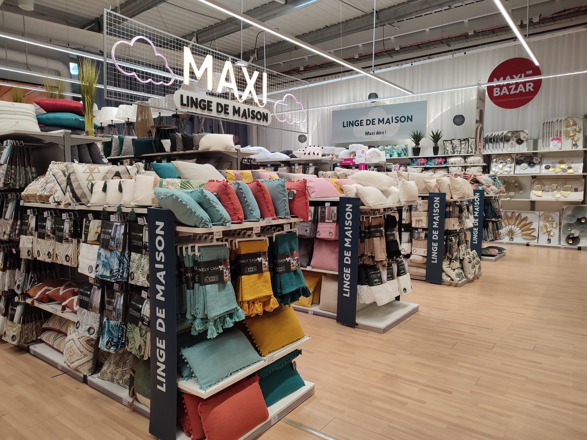 Maxi Bazar a une offre permanente, contrairement à Stokomani, et le linge de maison est la première catégorie en termes de ventes. - © Républik Retail