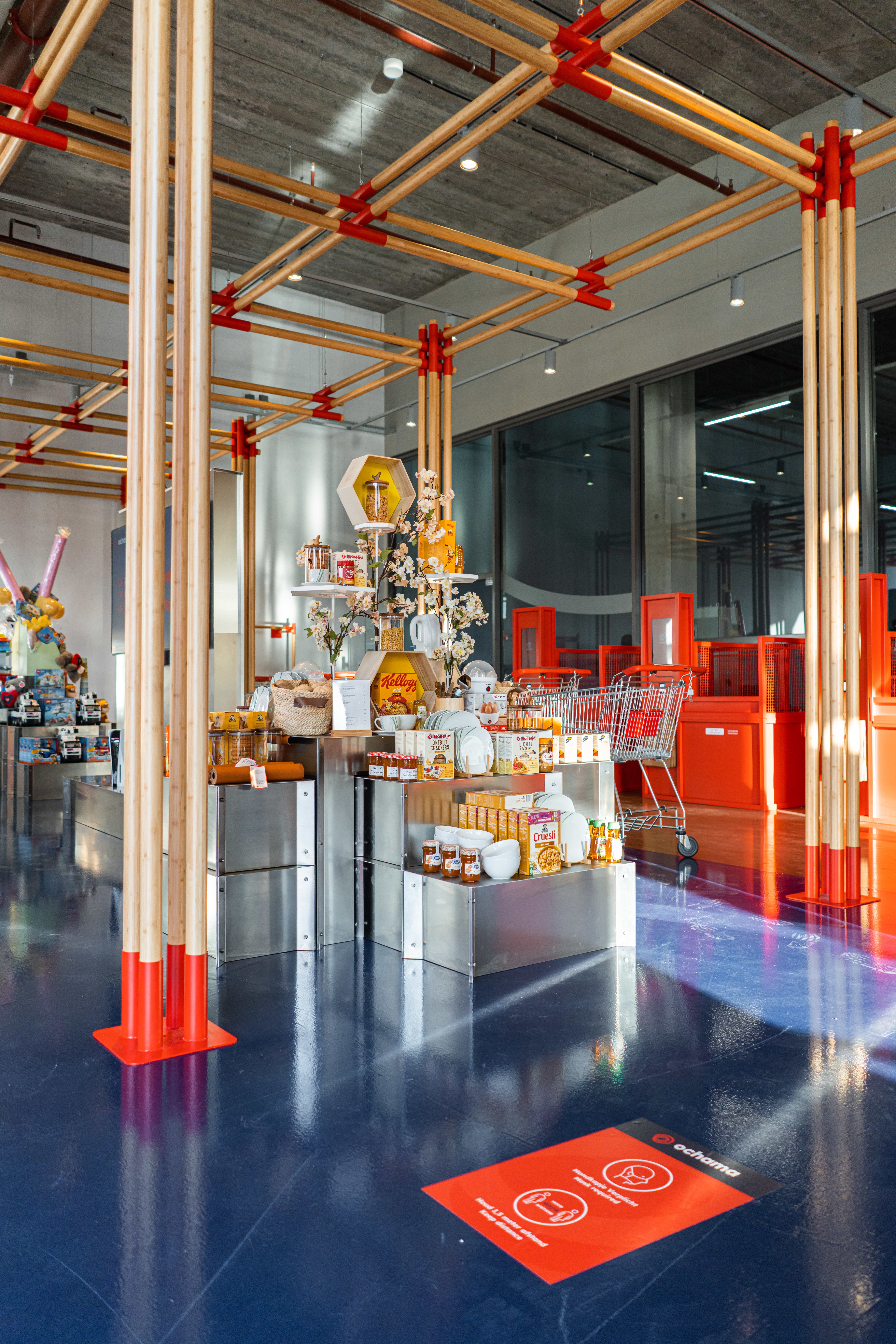 Ochama expose des produits sous forme d’îlots, jouant un rôle de showroom. - © Jordi Sloots