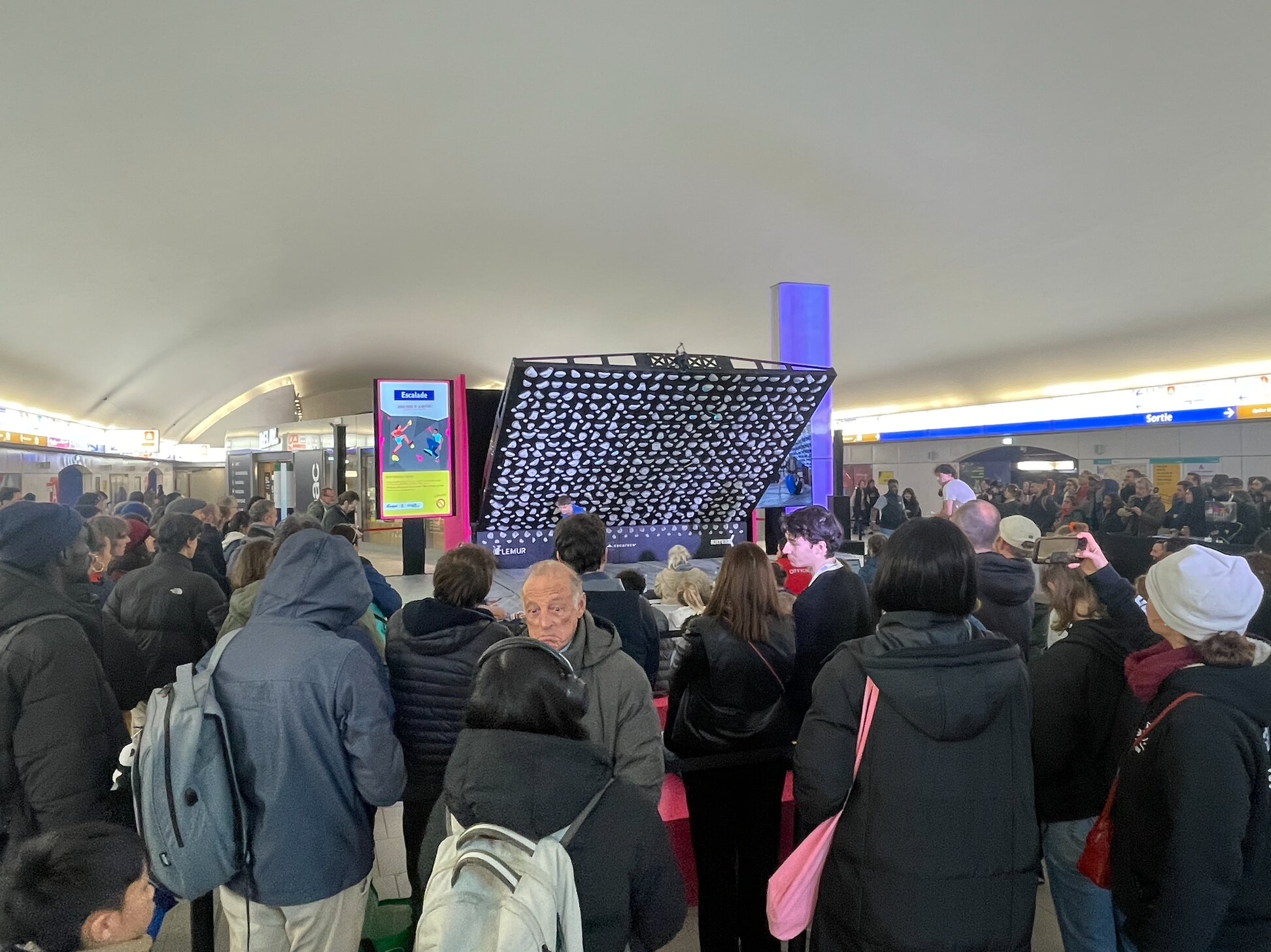 Le mur digital installé dans la station Auber mesurait 5 m de haut. - © D.R.