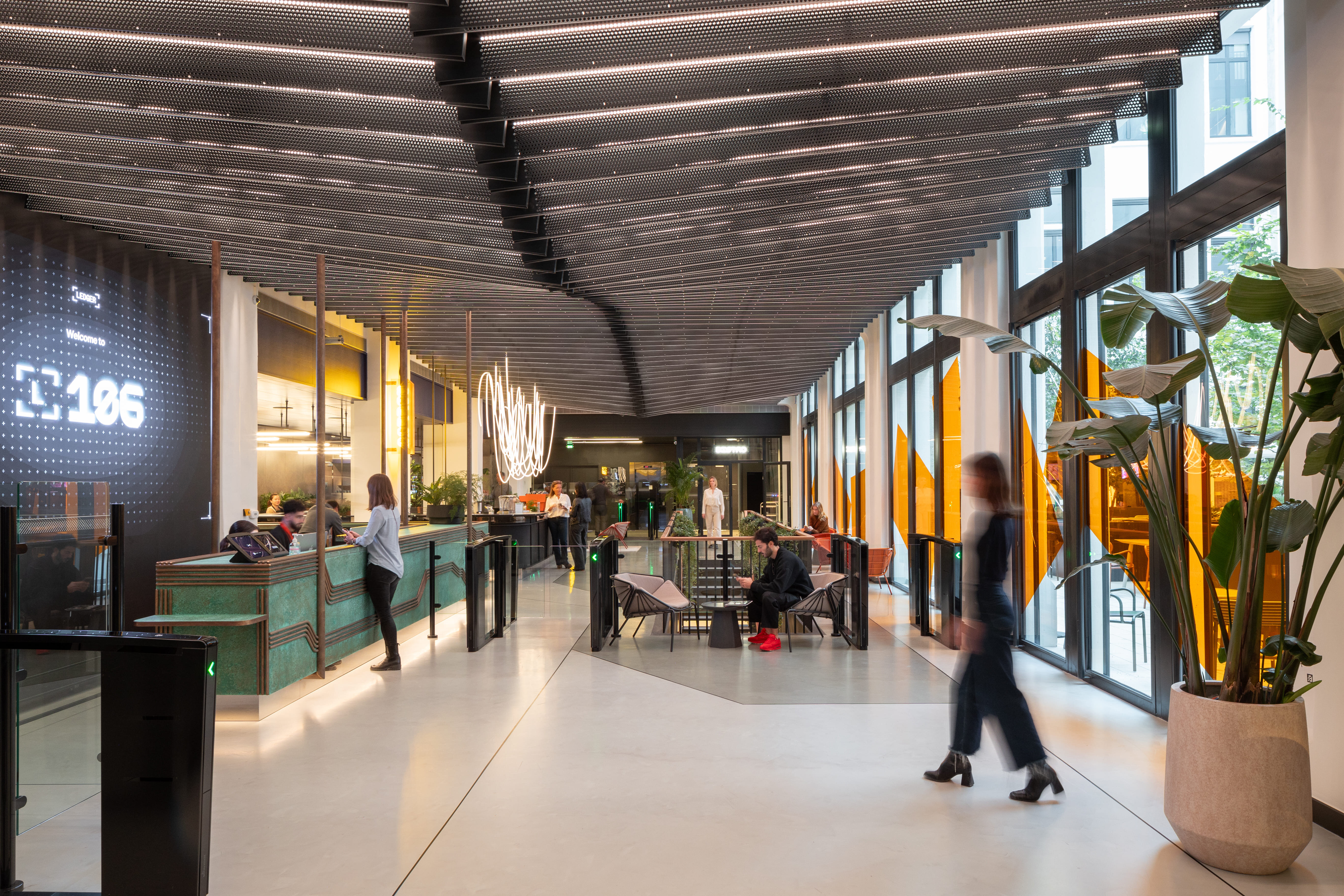 Hall d’accueil du 106 depuis l’entrée - © Antoine Mercusot