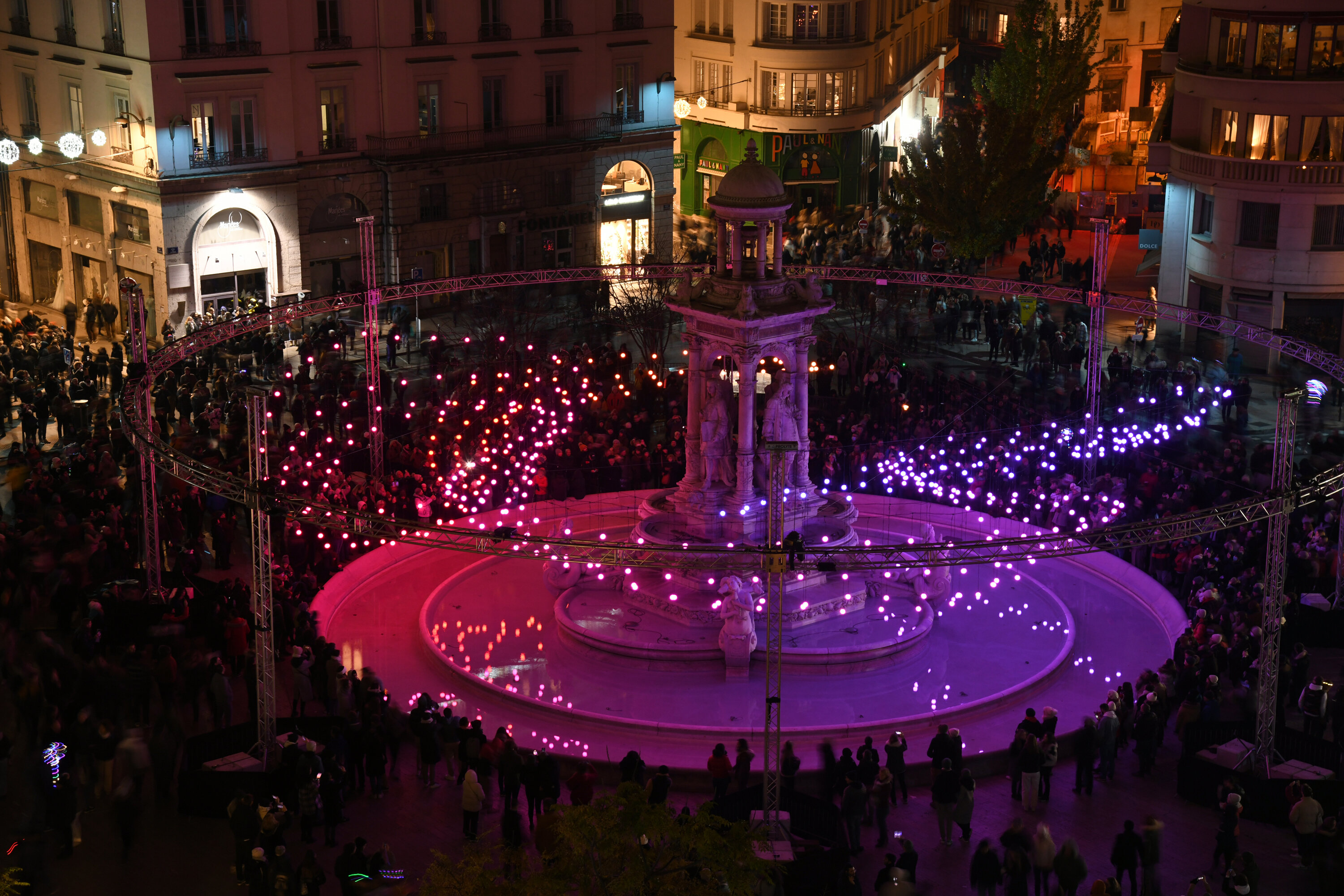 Spectacle Murmuration de Squidsoup, Place des Jacobins à Lyon  - © MURIEL CHAULET