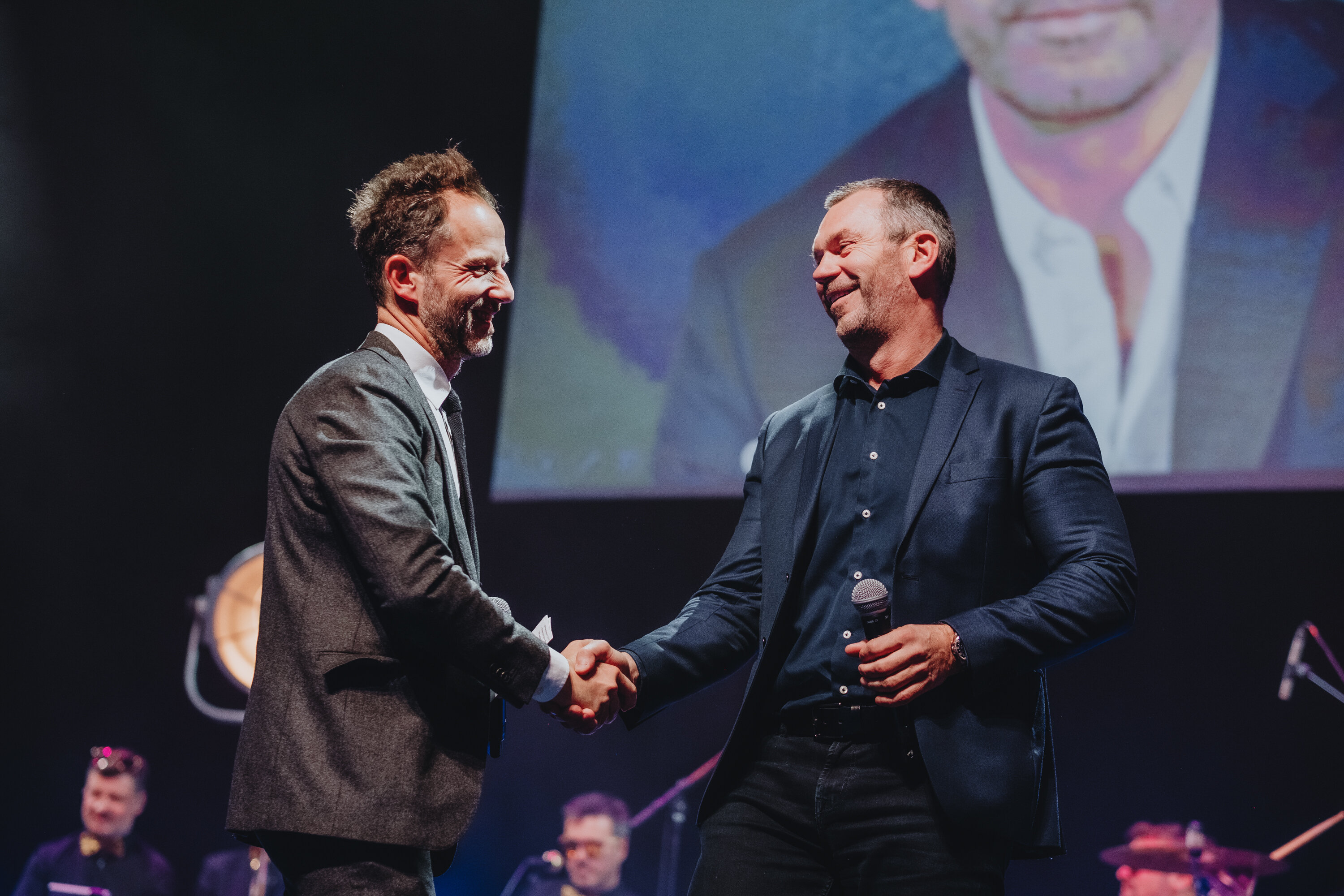 Laurent Milchior gérant du groupe Etam a remis à Thierry Cotillard le Prix de la Personnalité Retail de l’Année. - © MANUEL ABELLA