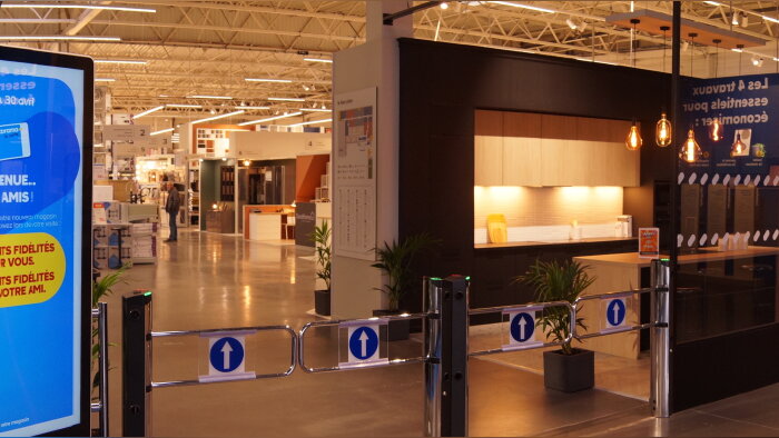 Le visiteur aperçoit directement la zone dédiée aux services et le côté inspirationnel. - © D.R.