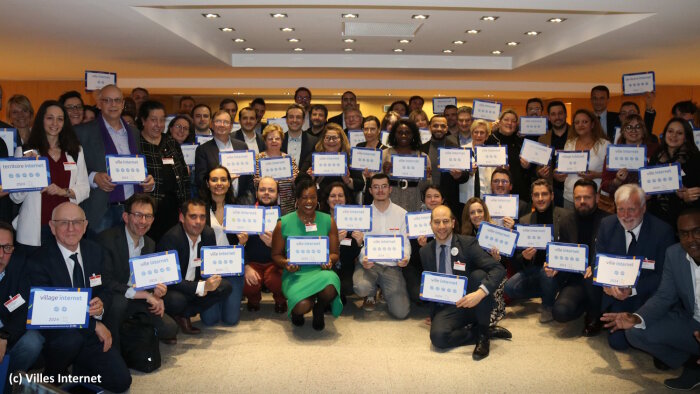Les lauréats présents à la cérémonie de remise des labels le 8 février 2024. - © Villes Internet