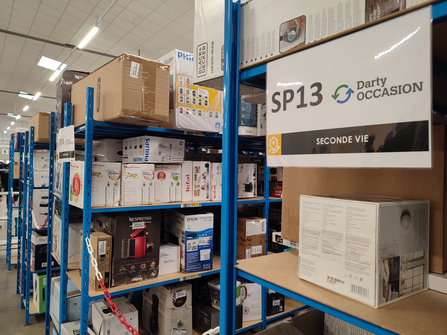 Certains articles réparés sont ensuite revendus dans l’offre seconde vie du groupe. - © Républik Retail / CC