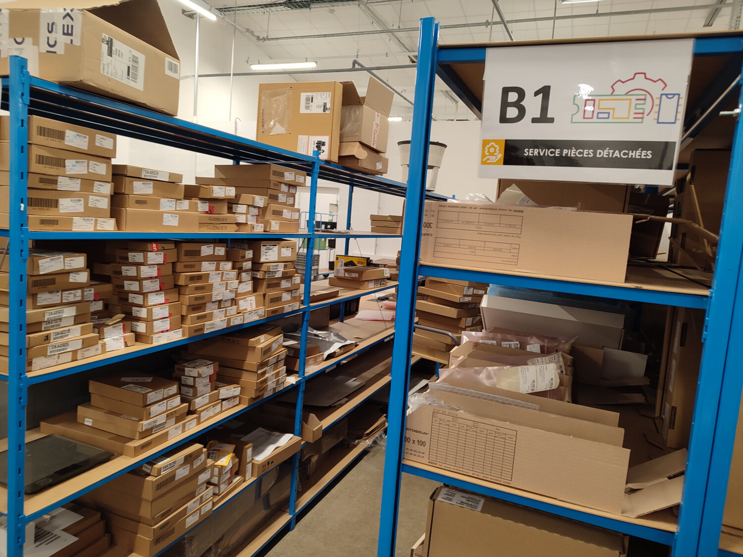 Plus de 1000 références de pièces détachées sont stockées sur la plate-forme de Saint-Pierre-Des-Corps. - © Républik Retail / CC