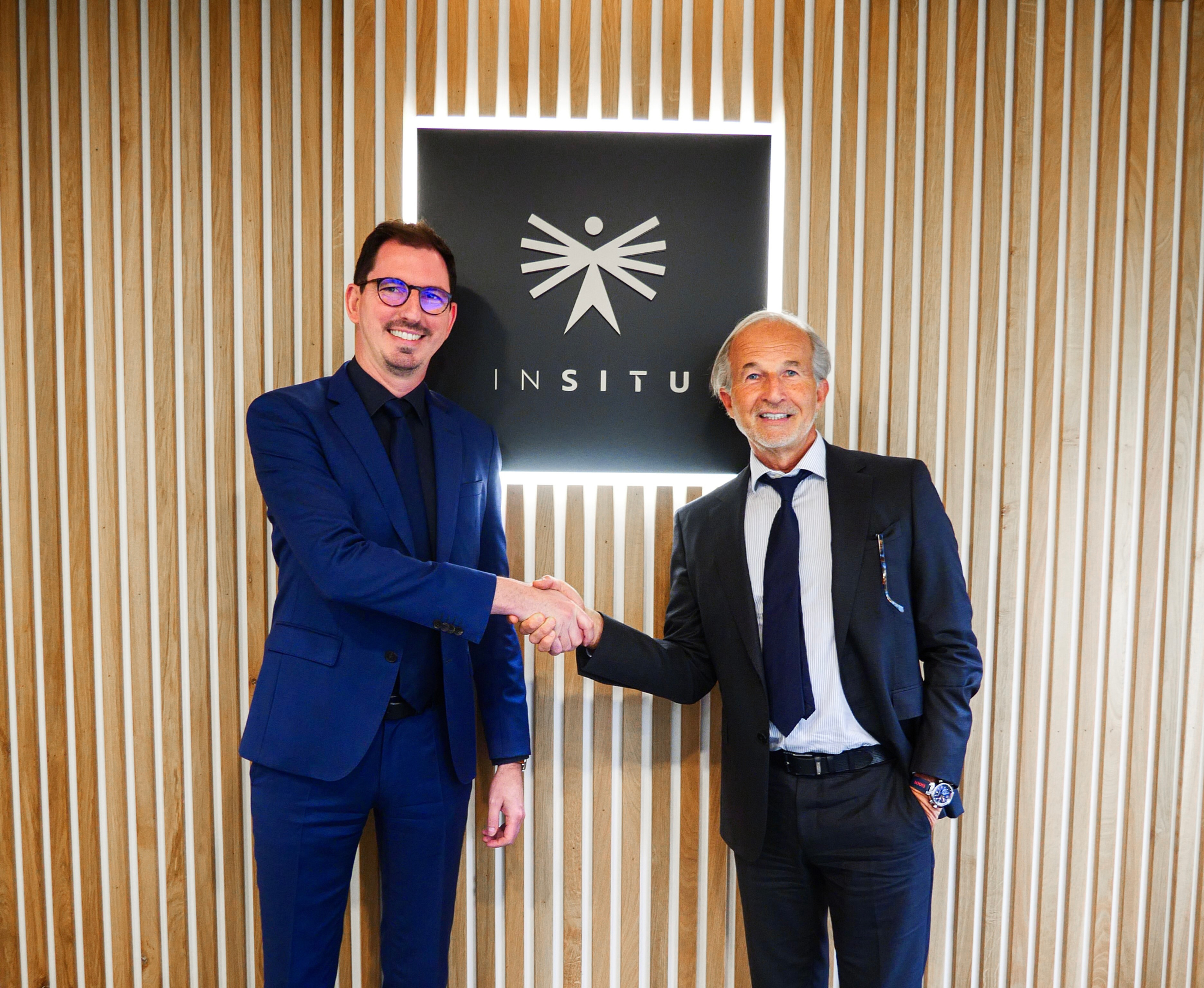Nicolas Leroy, nouveau Directeur d’Exploitation et des Opérations France, serrant la main de Pascal Fenasse, président-fondateur d’INSITU.