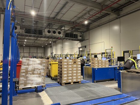 Entrepôt de Carrefour à Bourges, dont la parcelle liée à l'activité frais a été mécanisée par Fives - © D.R.