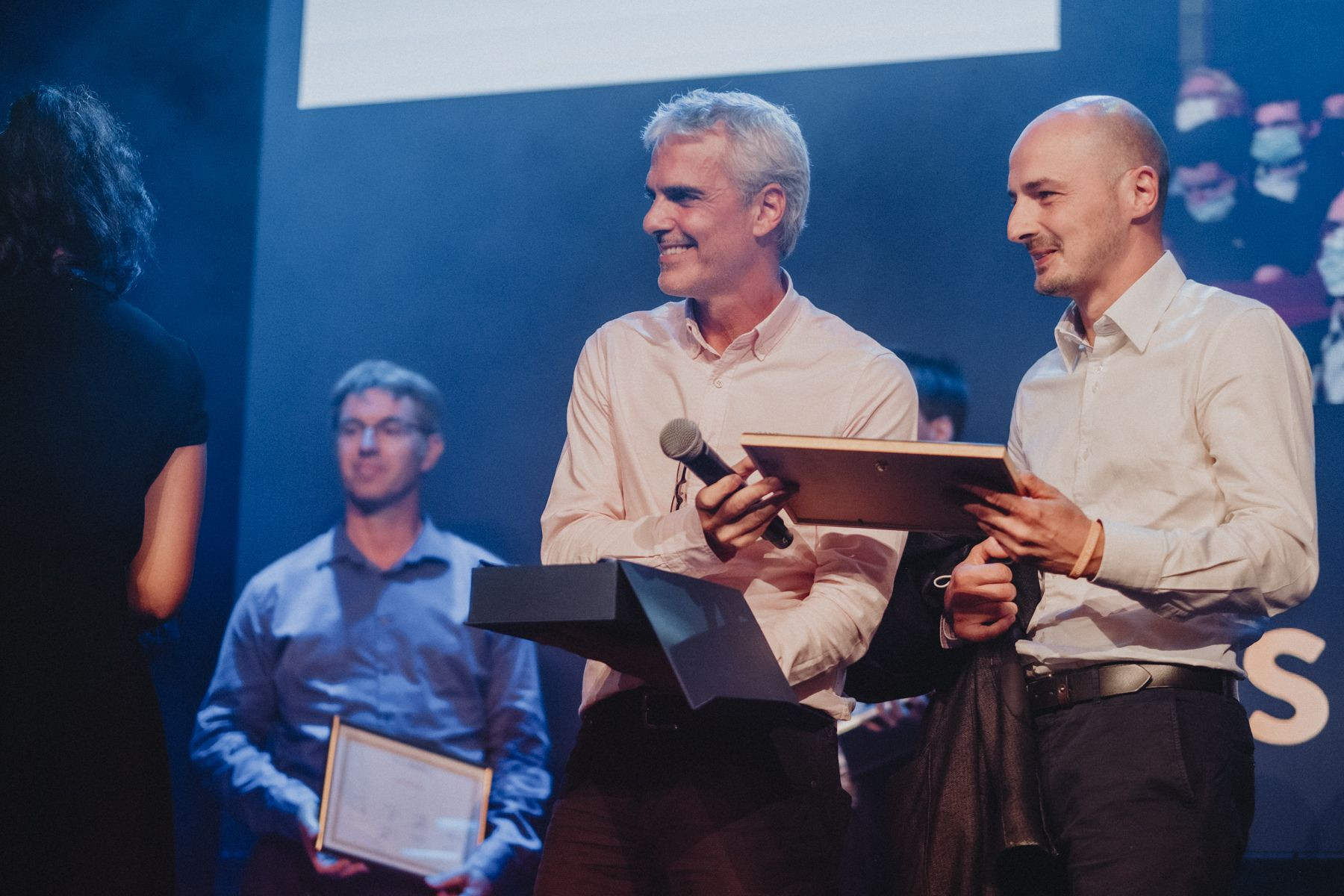 Remise trophée à NEOAXESS
