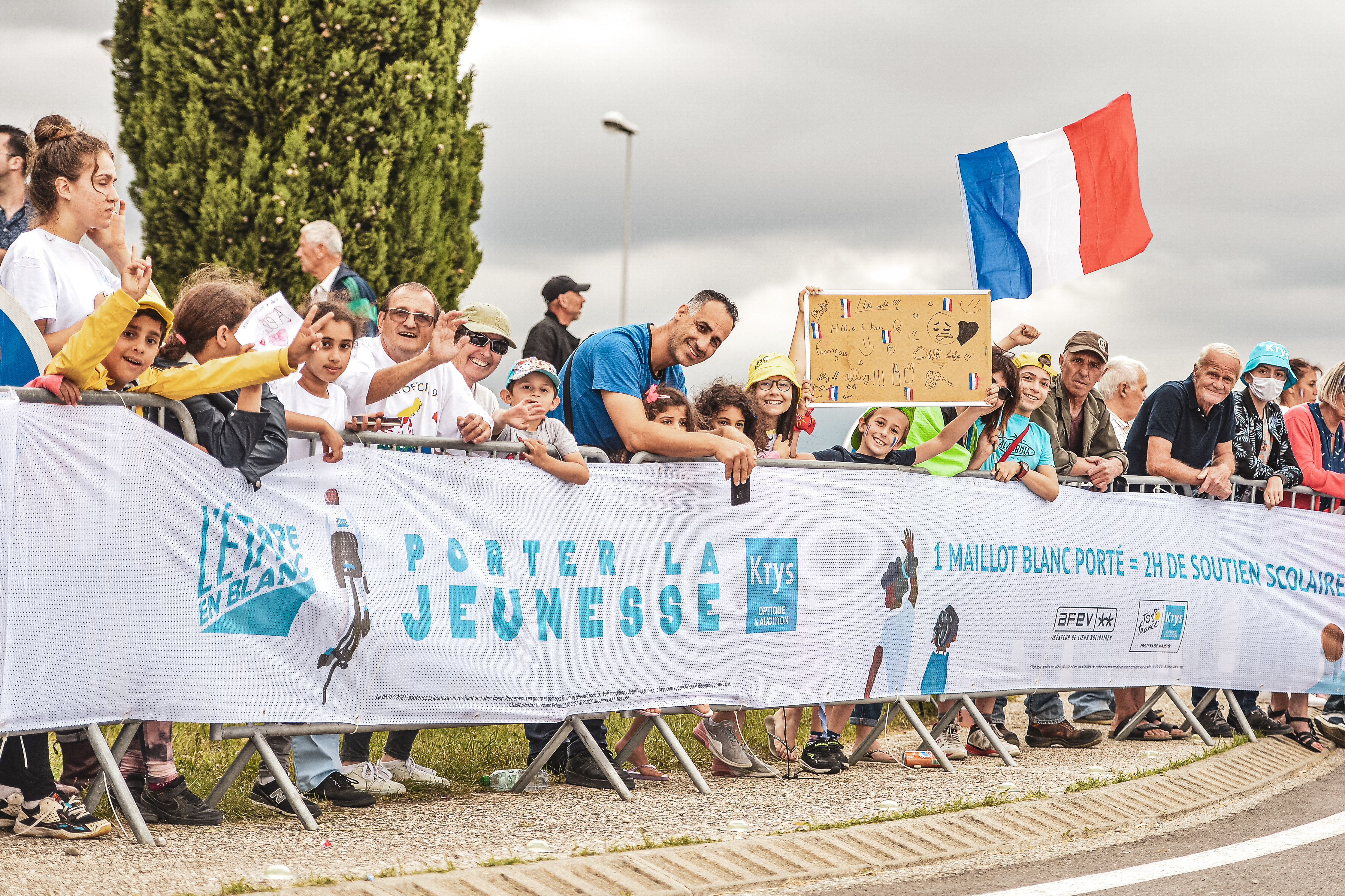 Krys, partenaire du Tour de France organise L’Étape en Blanc pour porter la jeunesse (TDF 2021) - © Charly Lopez A.S.O.