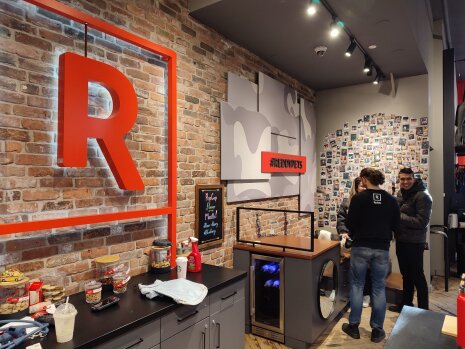 Reddit - ©&amp;#160;Républik Retail