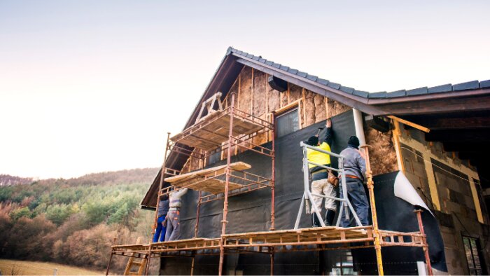 Rénovation énergétique : Isolation d’un chalet à la montagne - © Canva.