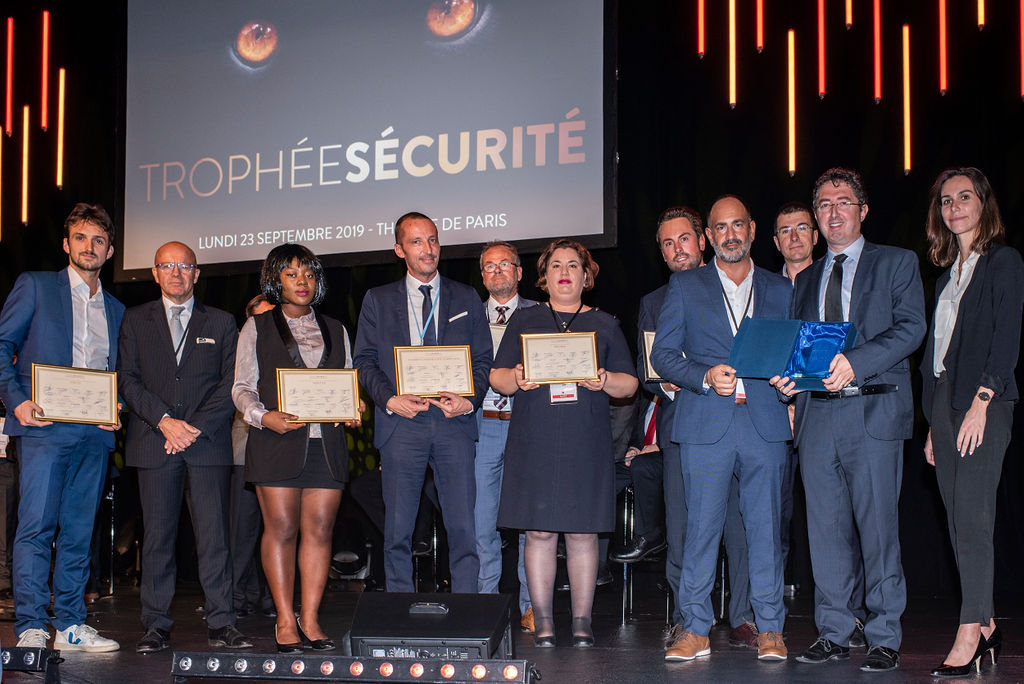 Remise trophée à NEOAXESS