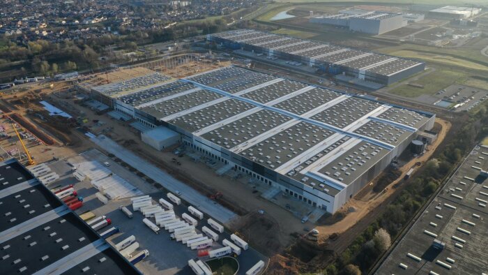 Les entrepôts XXL tirent leur épingle du jeu. - © D.R.