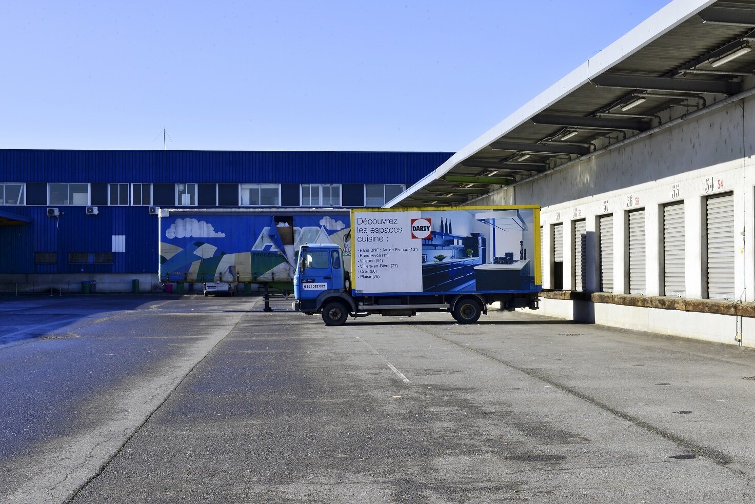 Fnac Darty travaille avec une vingtaine de transporteurs et opère avec sa propre flotte pour les produits volumineux. - © D.R.