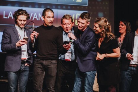 Les grands gagnants du quizz Retail Days sur scène. - ©&amp;#160;Républik Retail / Manuel Abella