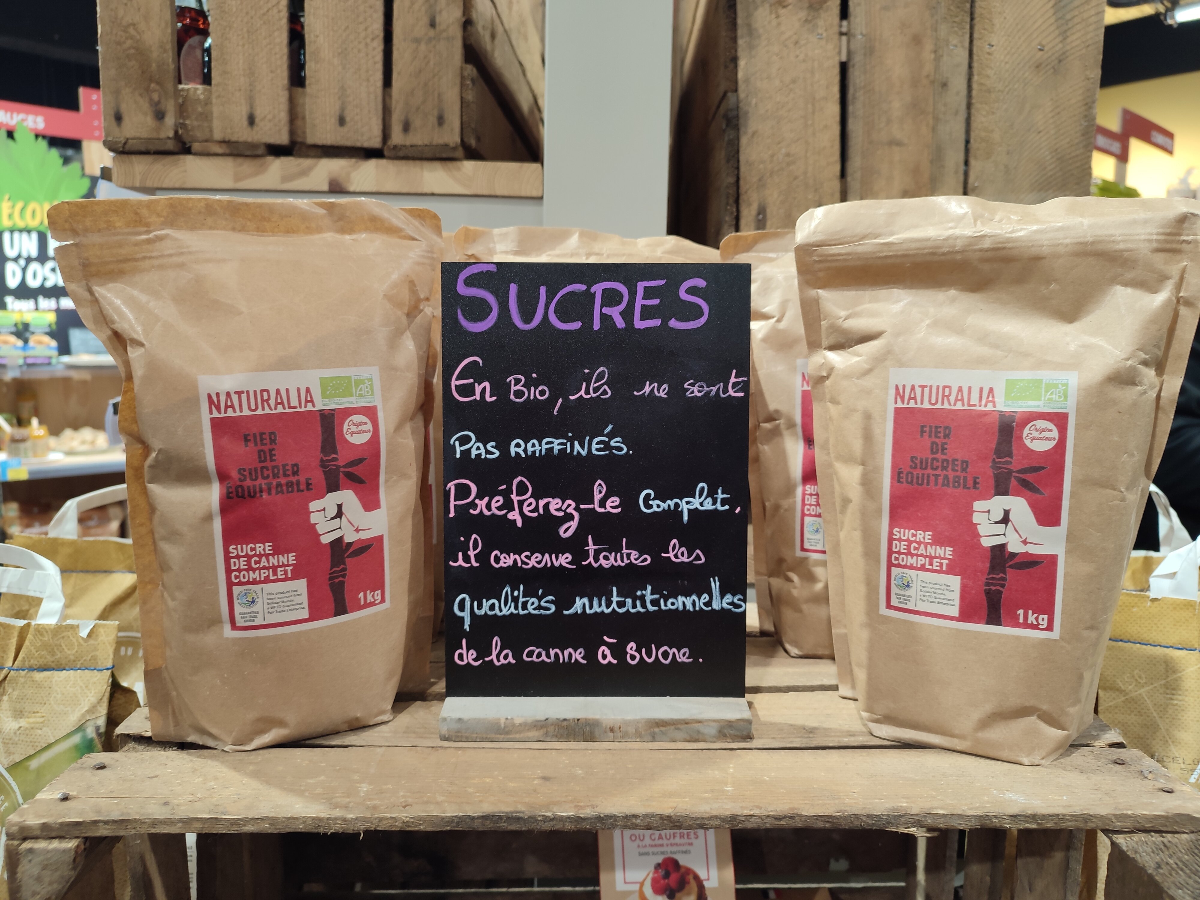 Naturalia a ajouté plus d’explications sur les bienfaits des produits avec de la signalétique. - © Républik Retail / CC