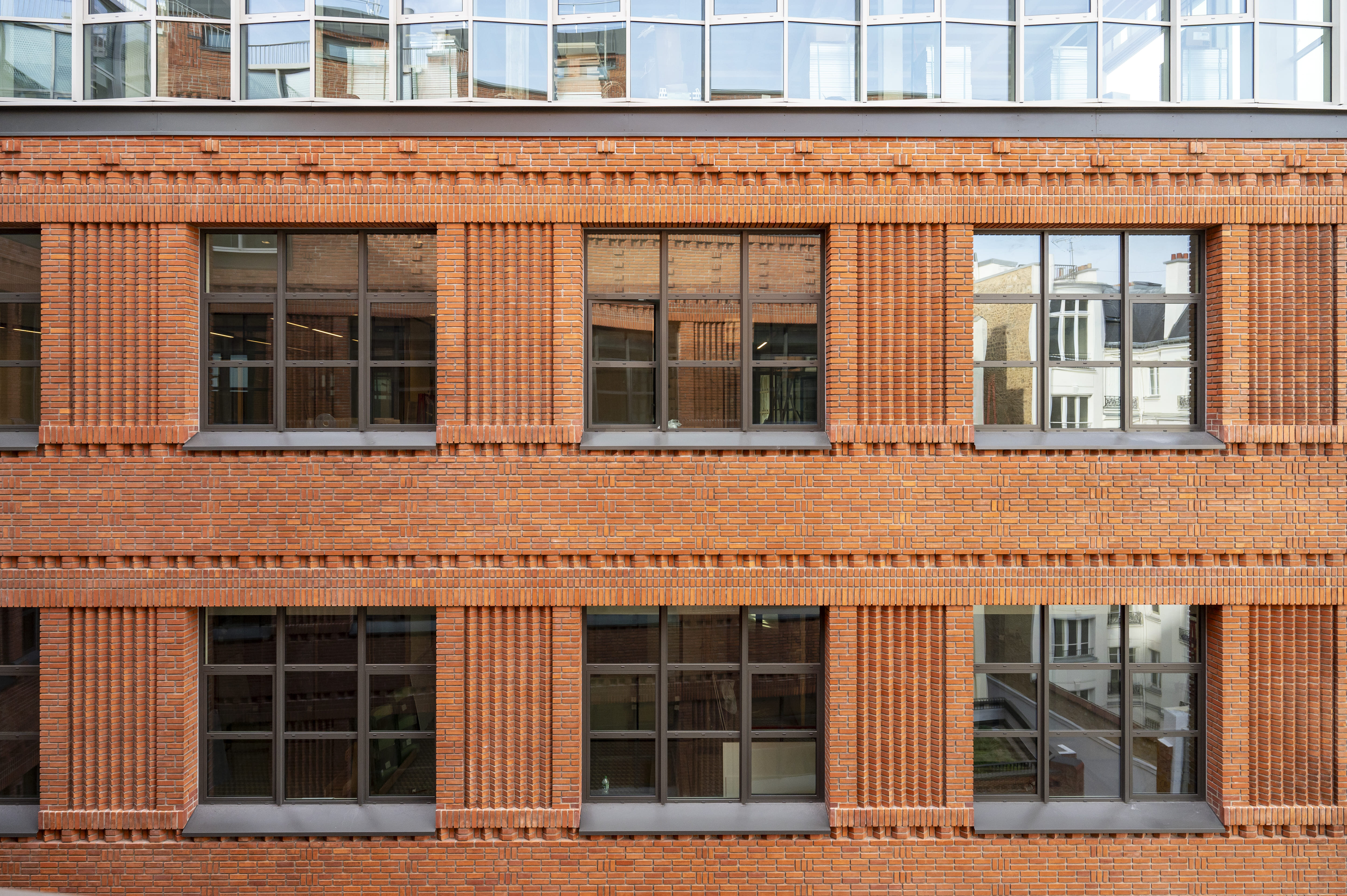 Avec sa brique rouge, L’Atelier a une identité singulière - © Covivio